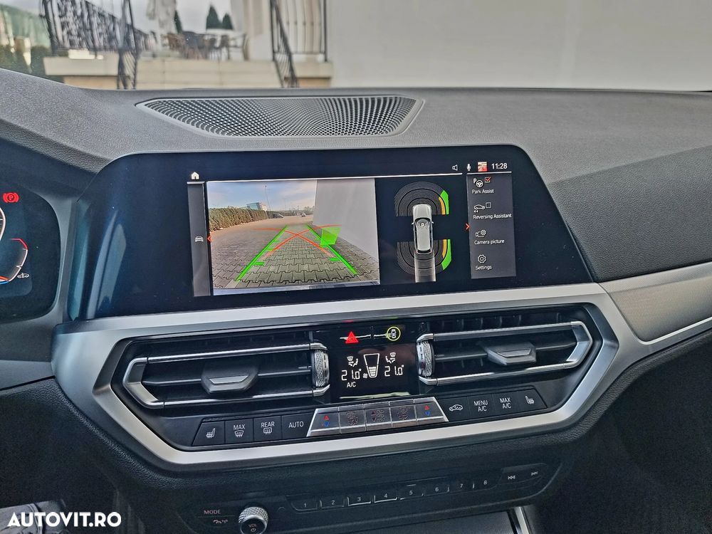 BMW Seria 3 320d Touring Aut. Edition M Sport Shadow - 12