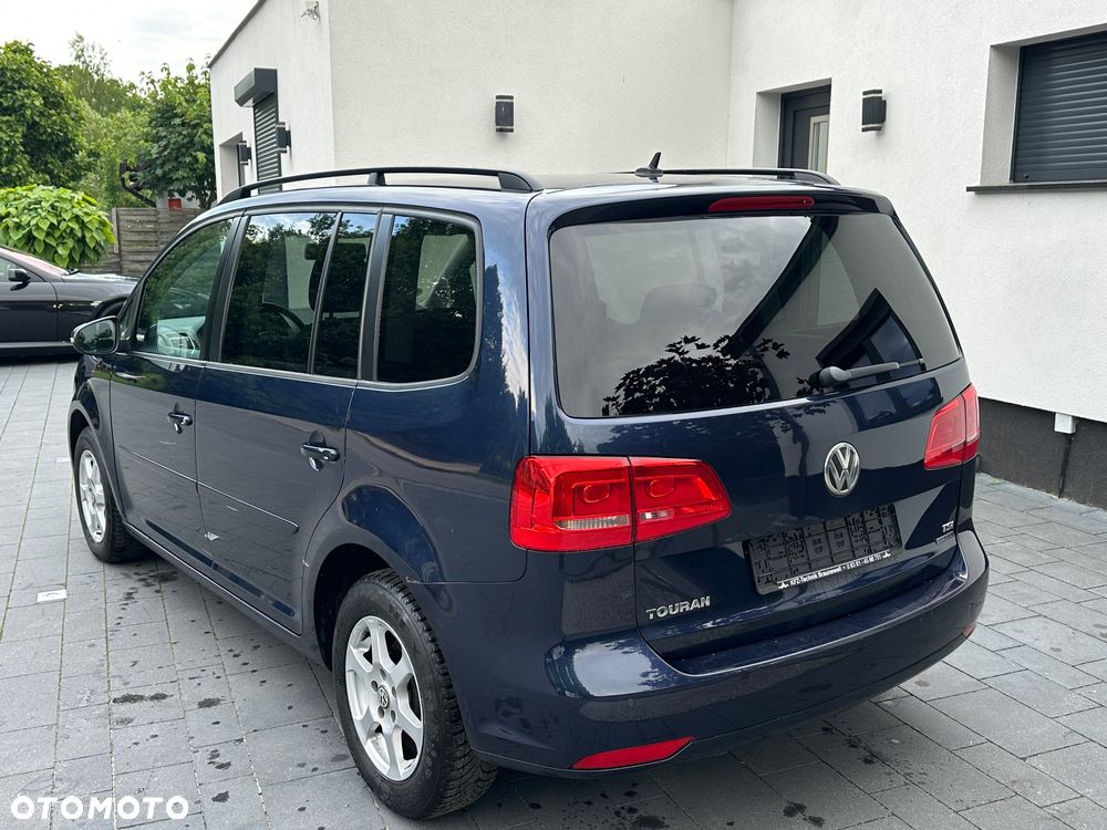 Volkswagen Touran - 10