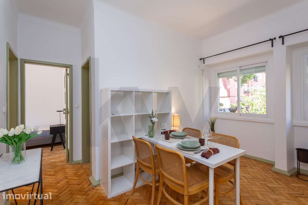 T2 com Logradouro e Atelier / Escritório — Bairro de Alvalade - Grande imagem: 3/37
