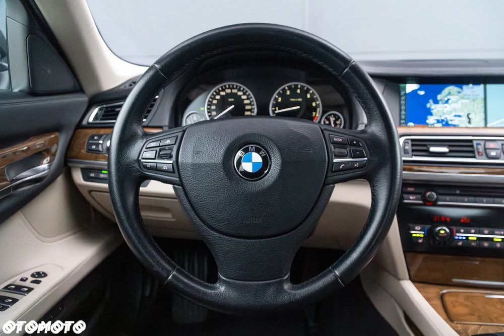 BMW Seria 7 750i L xDrive - 15