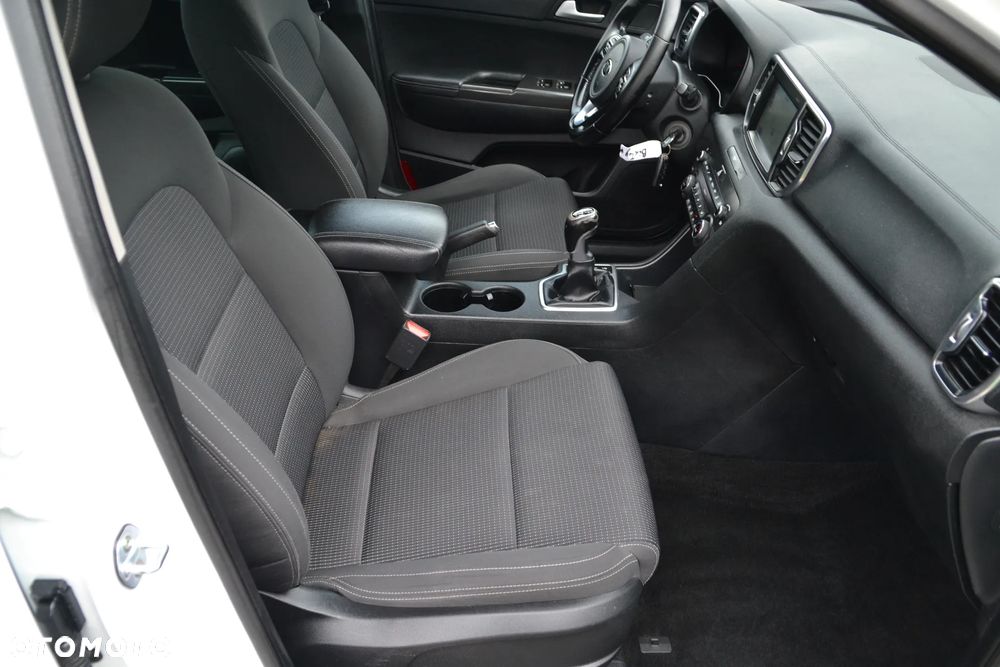 Kia Sportage 1.6 GDI 2WD Dream-Team Edition - 34