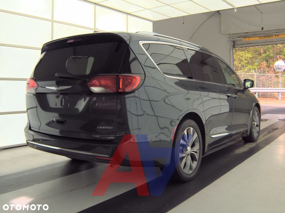 Chrysler Pacifica - 6