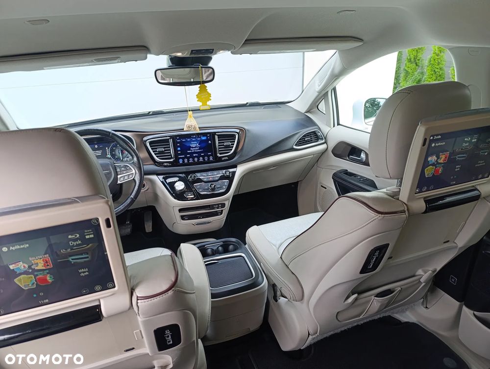 Chrysler Pacifica - 21