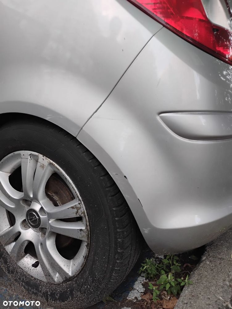 Opel Corsa 1.4 16V Cosmo - 15