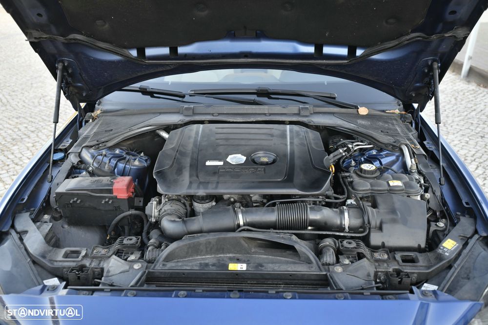 Jaguar XE 20d Aut. Portfolio - 15