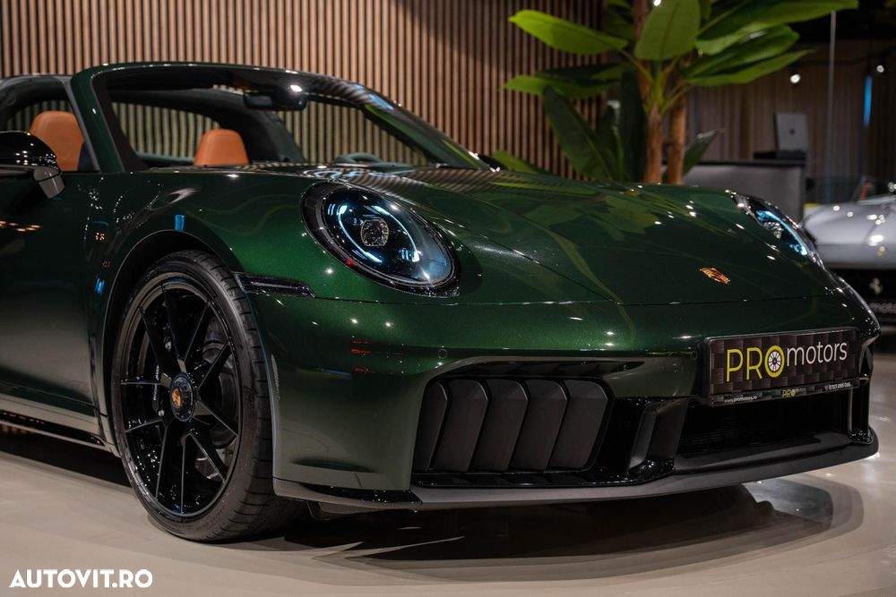 Porsche 911 Targa 4 GTS PDK - 12