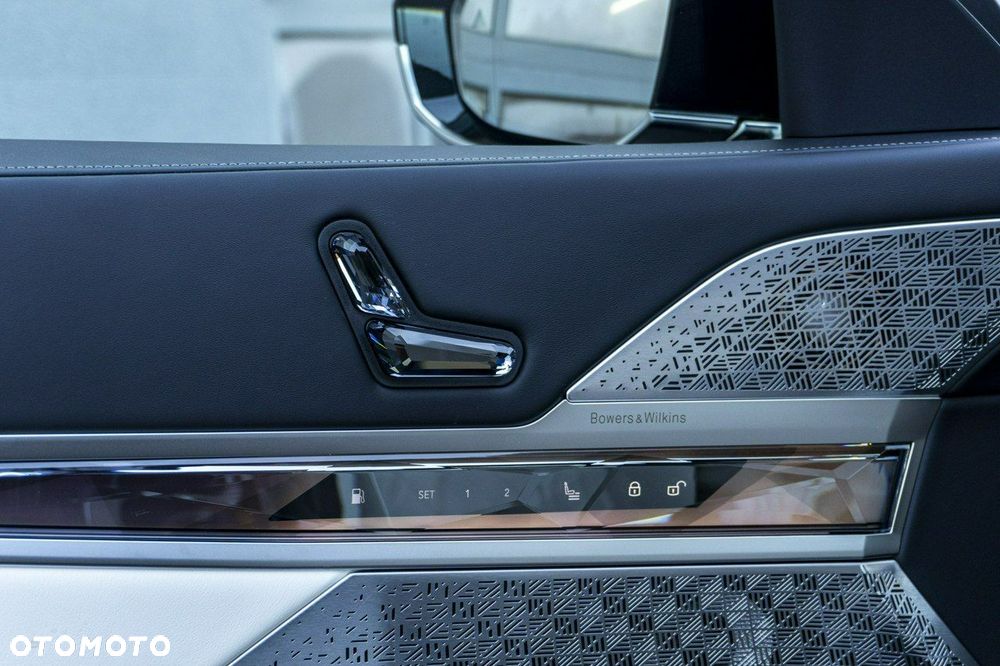 BMW Seria 7 M760e PHEV xDrive sport - 14