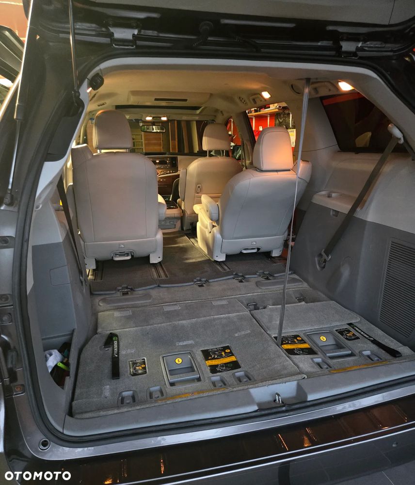 Toyota Sienna 3.5 XLE AWD - 21