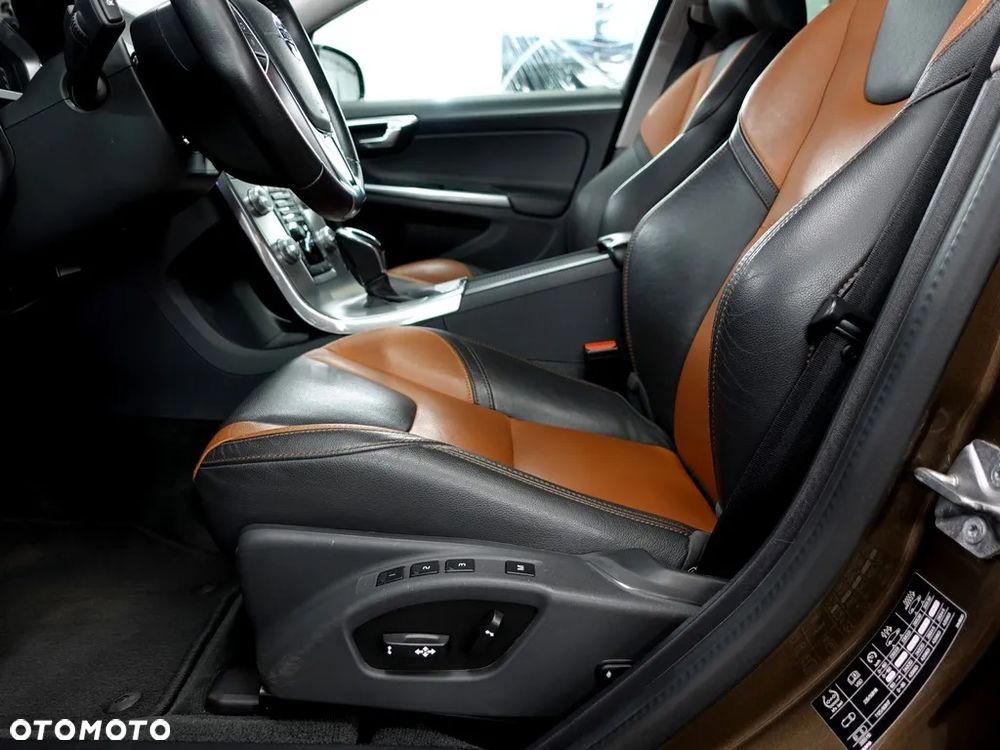 Volvo V60 Cross Country T5 AWD Summum - 14