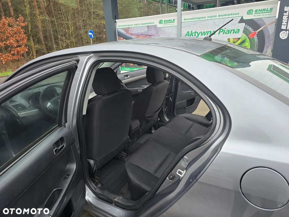 Mitsubishi Lancer 1.6 Intense - 9