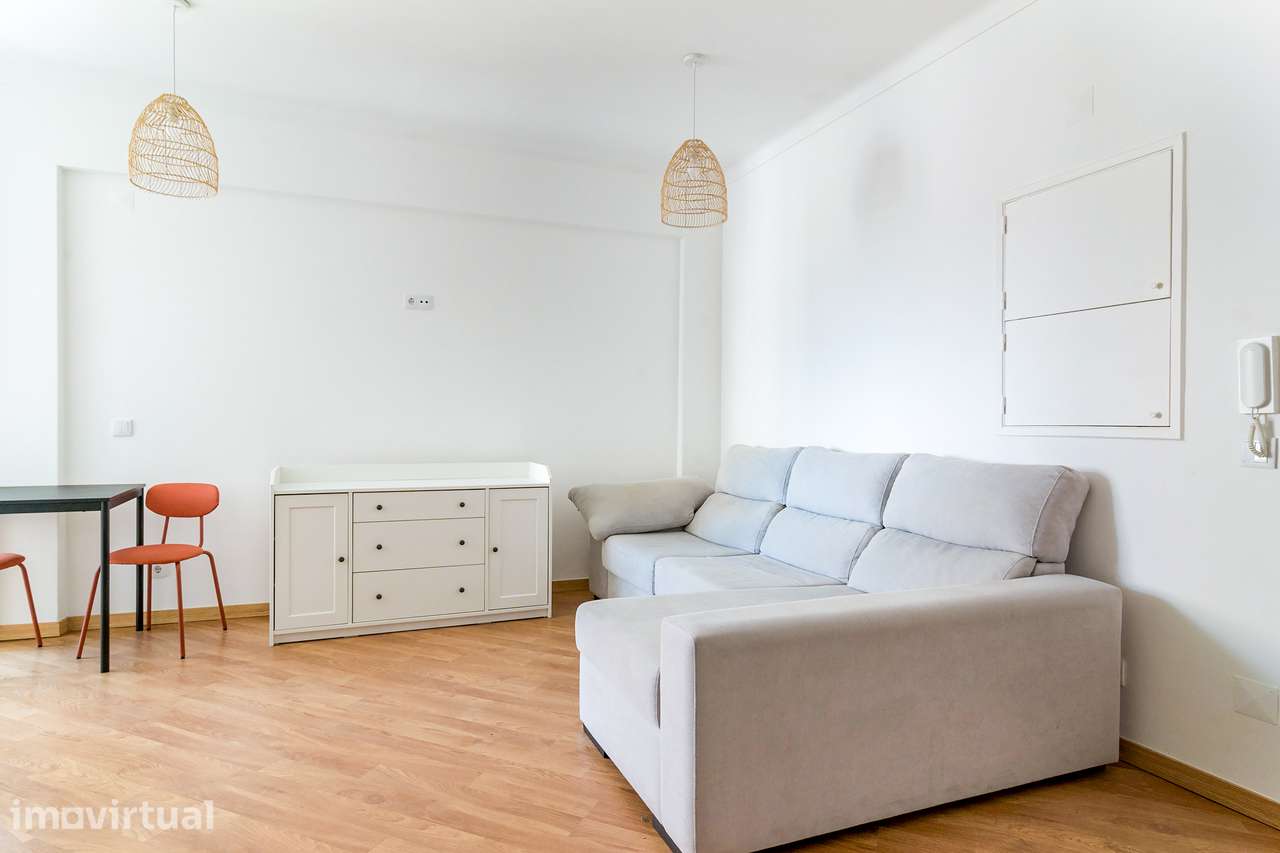 T1 Remodelado e Mobilado | 5 min da Praia | Paço de Arcos - Grande imagem: 3/23