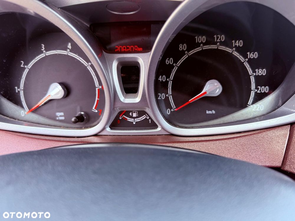 Ford Fiesta 1.4 Champions Edition - 14