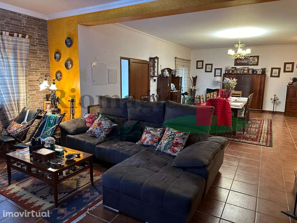 Moradia V3 com Garagem, Jardim e Piscina no Alto da Serra - Rio Maior - Grande imagem: 4/38