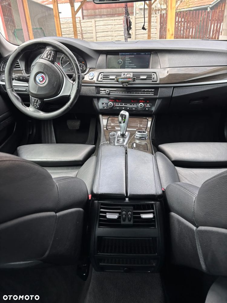 BMW Seria 5 525d Luxury Line - 9