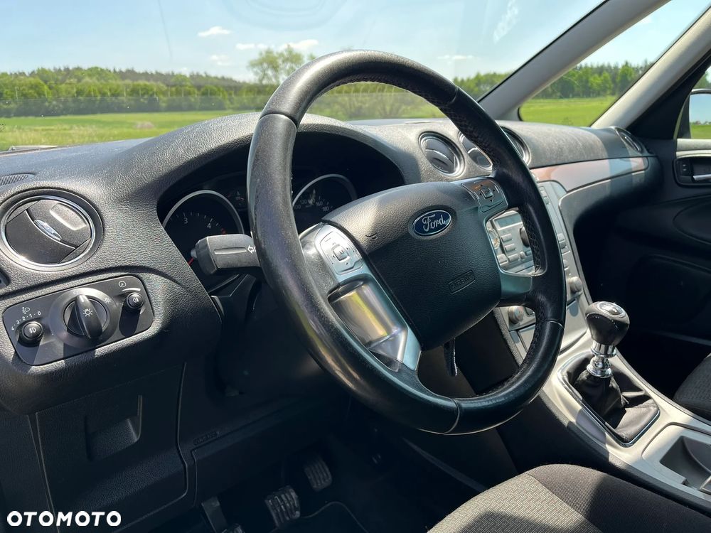 Ford Galaxy - 10
