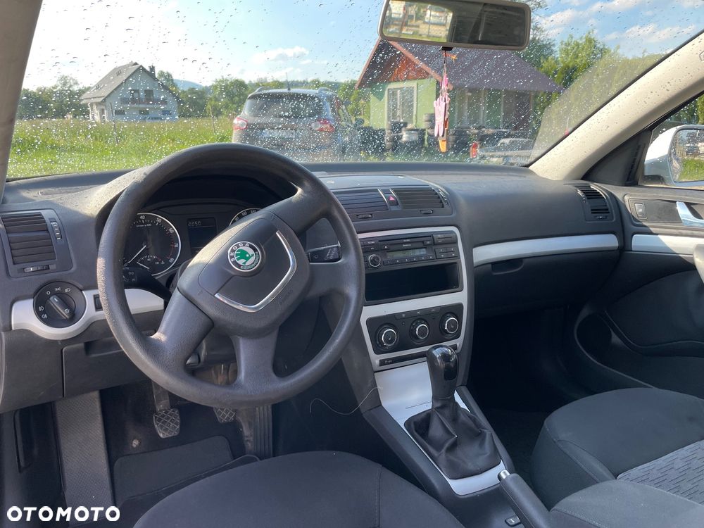 Skoda Octavia 1.6 Combi Style - 11