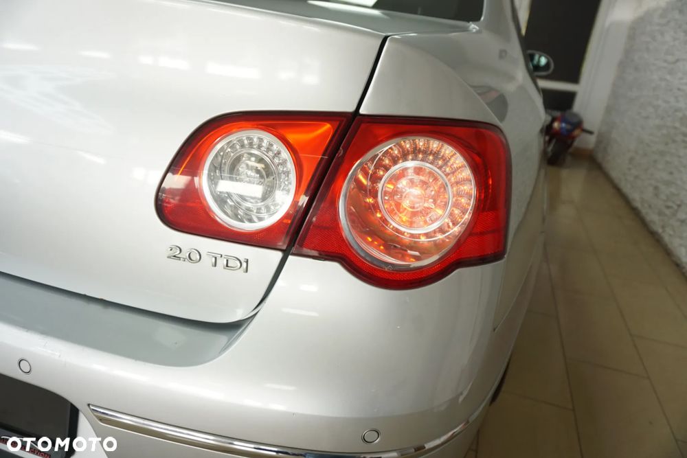 Volkswagen Passat 2.0 TDI Comfortline - 19
