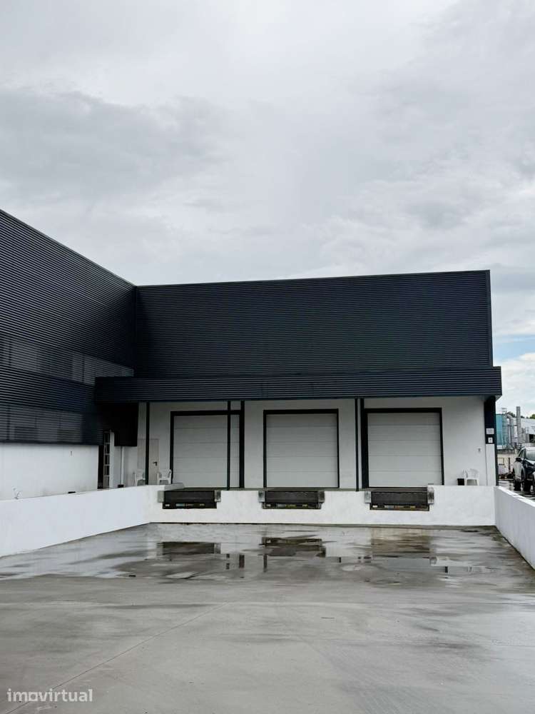 Armazém para arrendar em Oliveira do Bairro - Grande imagem: 2/5