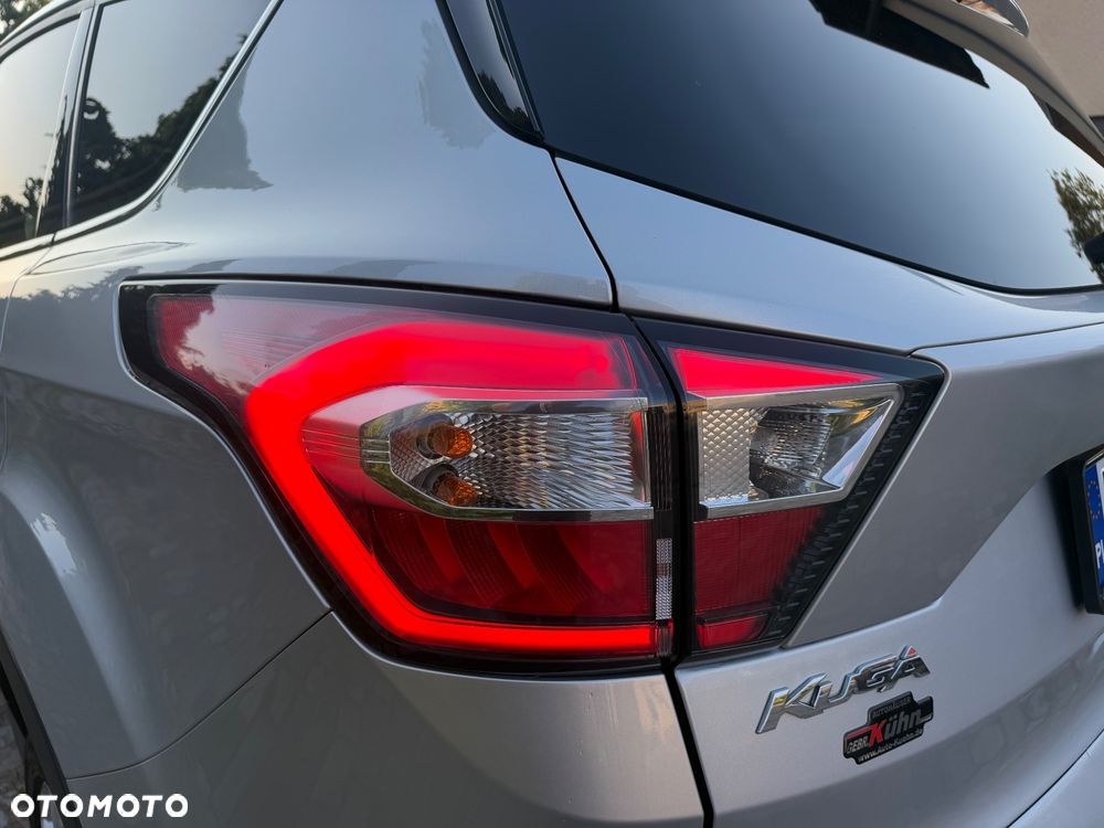 Ford Kuga 2.0 TDCi 2x4 Titanium - 4