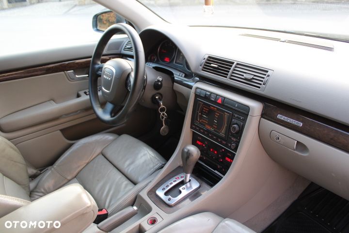 Audi A4 Limousine - 8