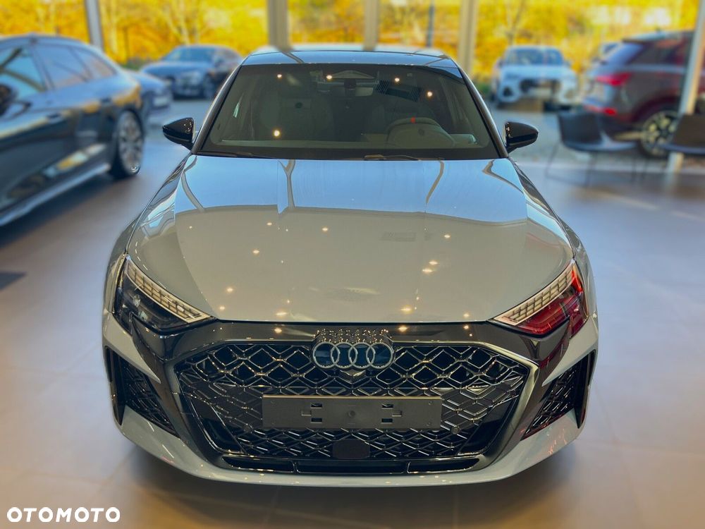 Audi RS3 Limousine - 12