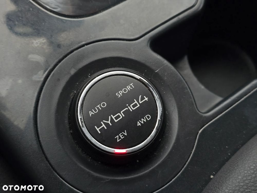 Peugeot 3008 Hybrid4 - 8