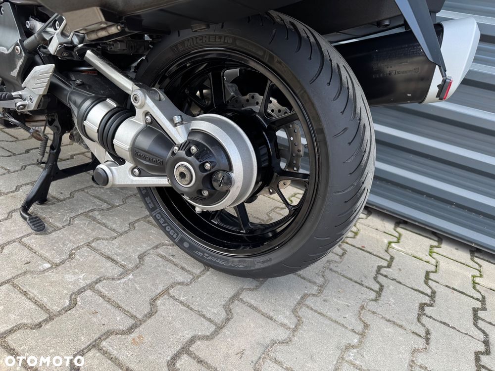 Kawasaki GTR - 18