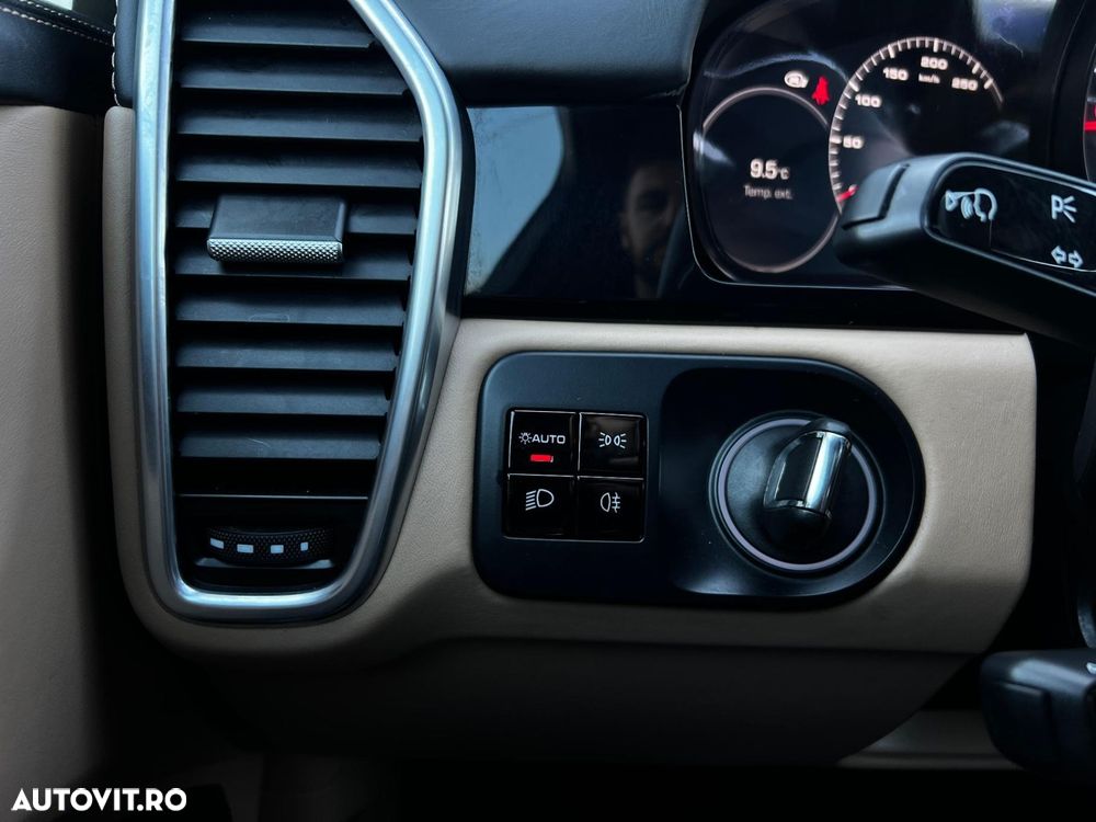 Porsche Cayenne - 22