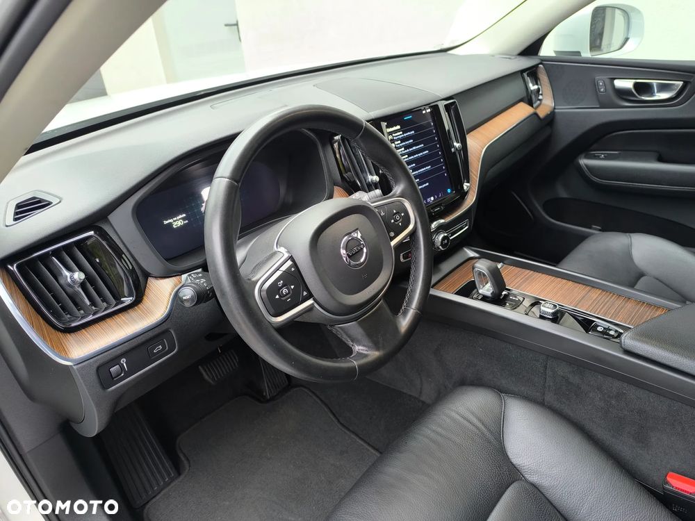 Volvo XC 60 B5 B AWD Geartronic Momentum Pro - 19