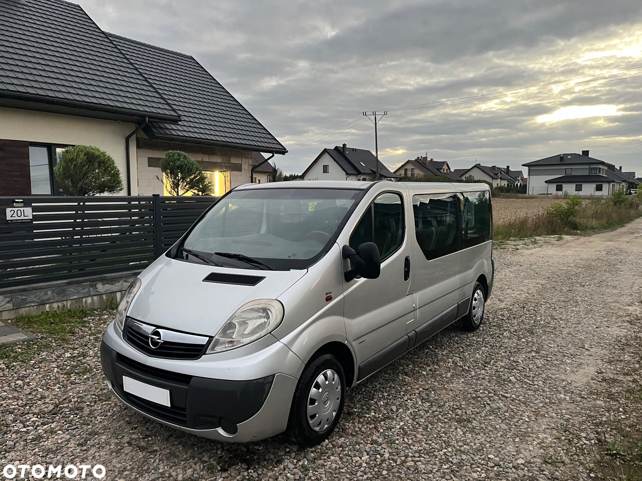 Opel Vivaro L2H1 2.9t - 21