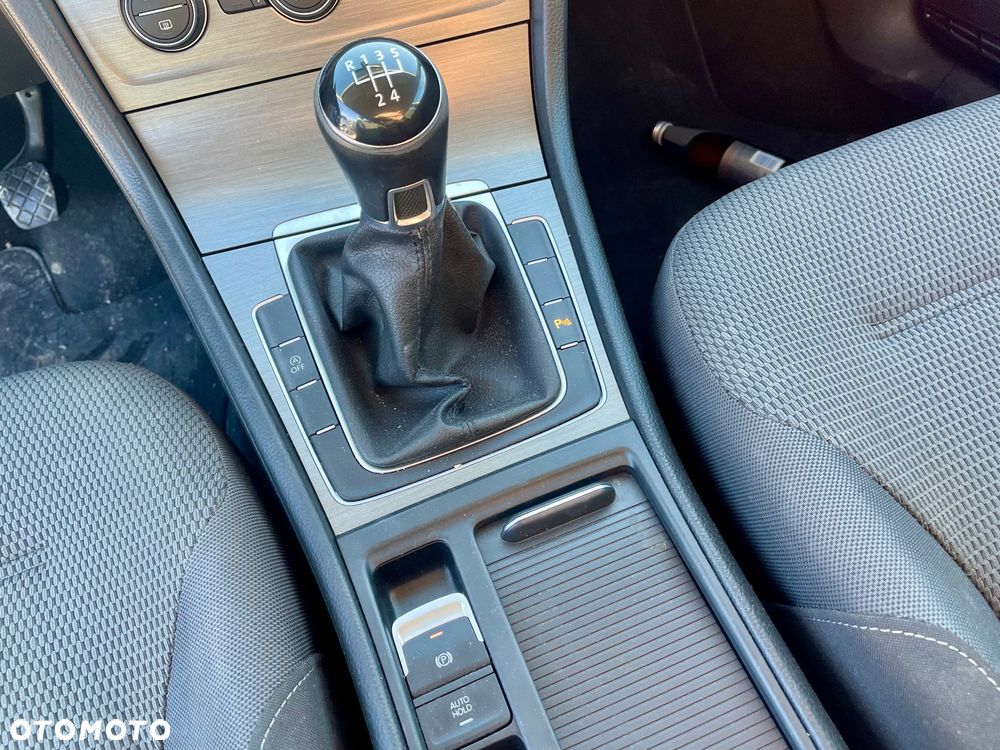 Volkswagen Golf 1.6 TDI BlueMotion Technology Cup - 24