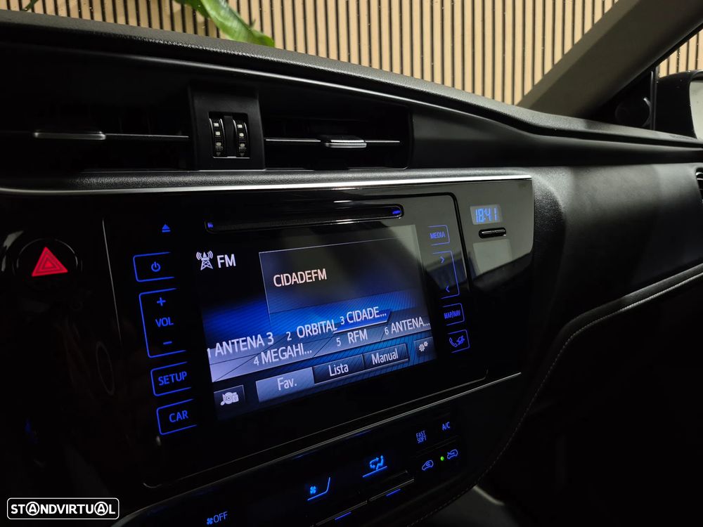 Toyota Auris Touring Sports 1.8 HSD Comfort +P.Techno+P.Sport - 15