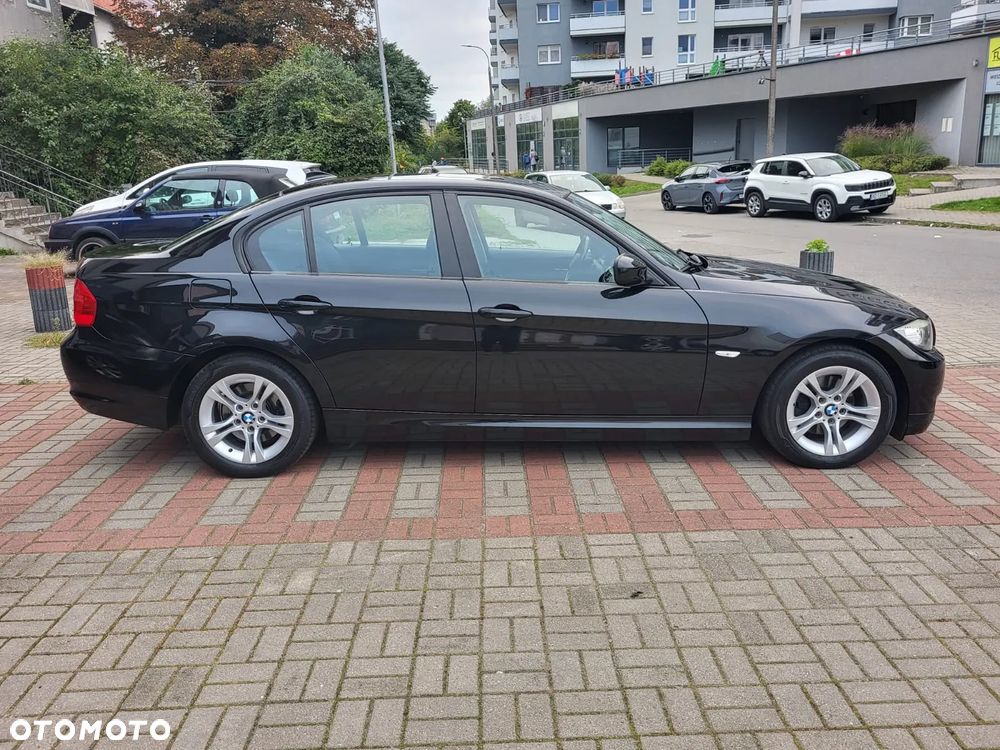 BMW Seria 3 318i Edition Sport - 9