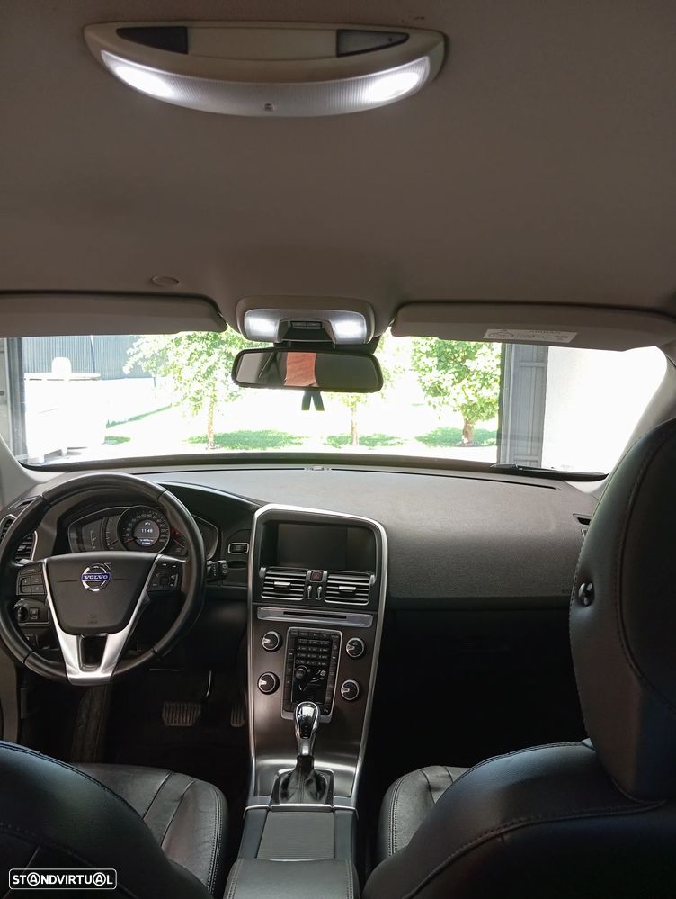 Volvo XC 60 2.0 D4 Momentum Geartronic - 20