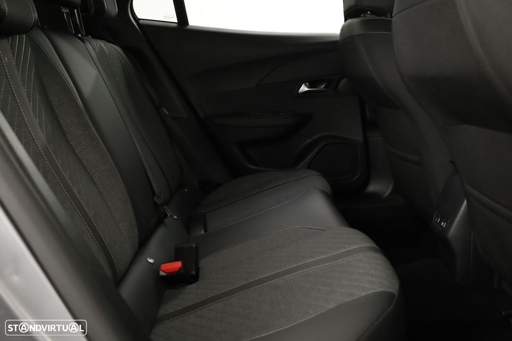Peugeot 2008 1.2 Allure - 21