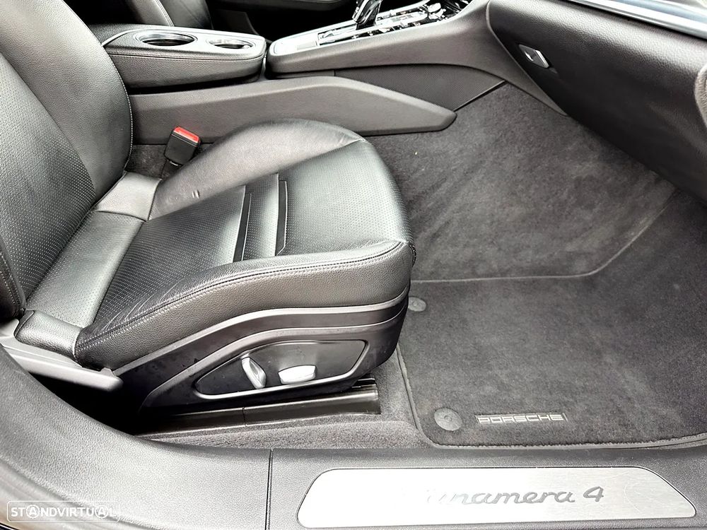 Porsche Panamera 4 E-Hybrid - 26