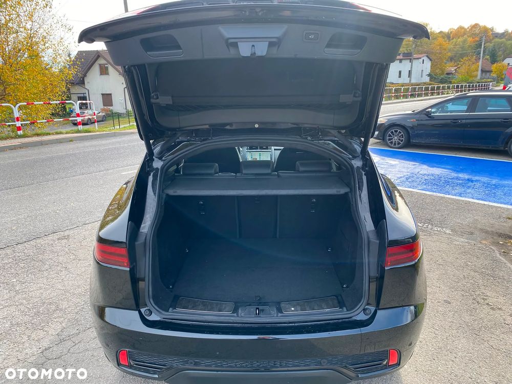Jaguar E-Pace 2.0 D200 mHEV AWD R-Dynamic Black - 11