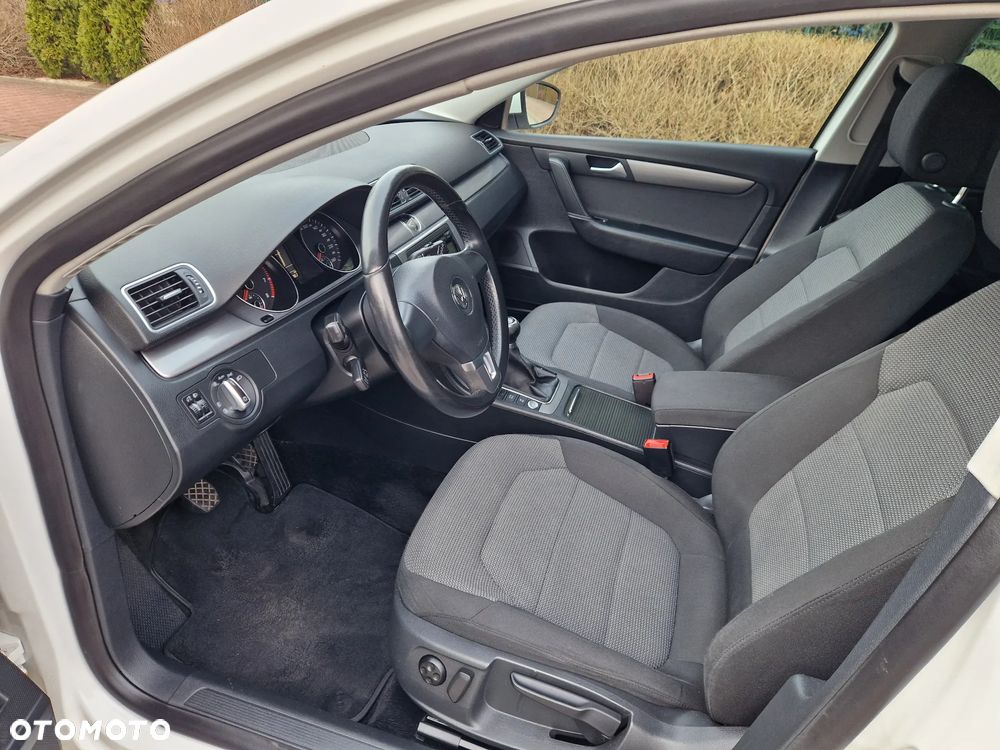 Volkswagen Passat - 22