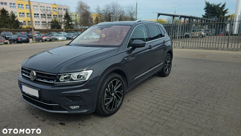 Volkswagen Tiguan - 1