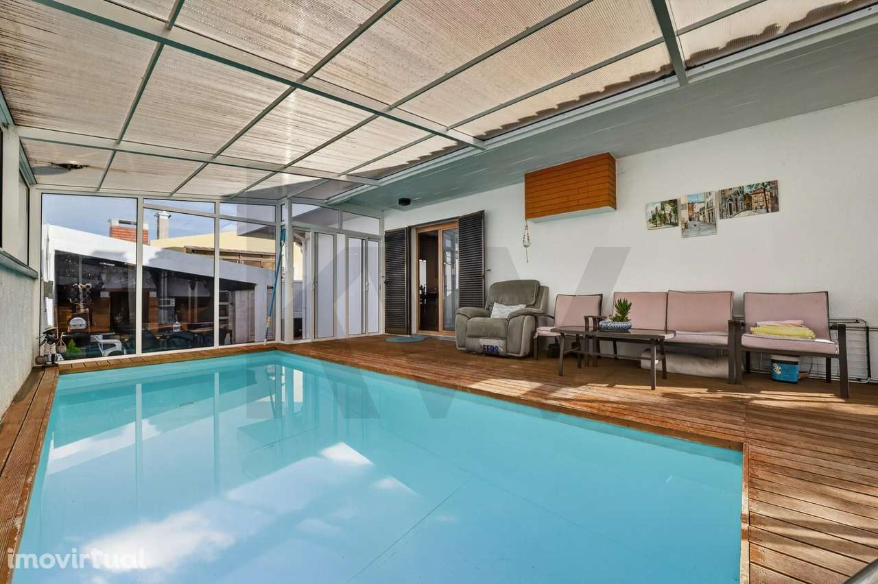 Moradia T4+1 com Piscina Coberta, Jardim e Churrasqueira em Alcoitão, - Grande imagem: 2/54