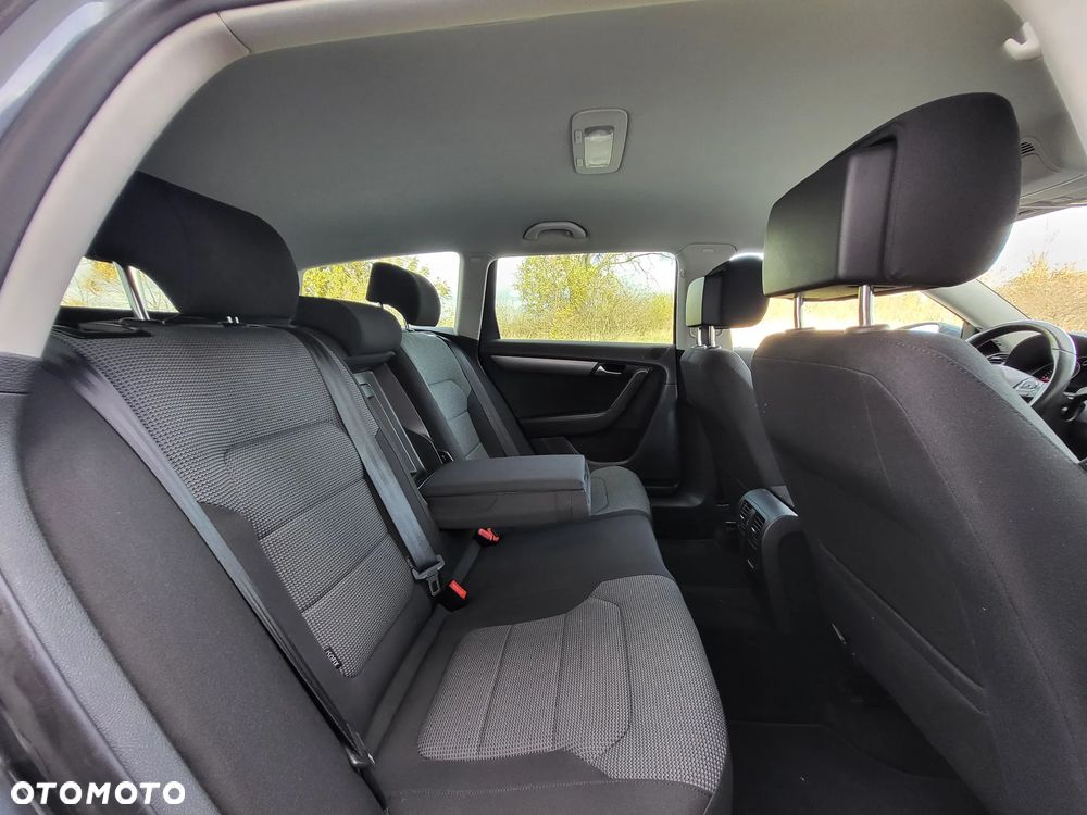 Volkswagen Passat - 20