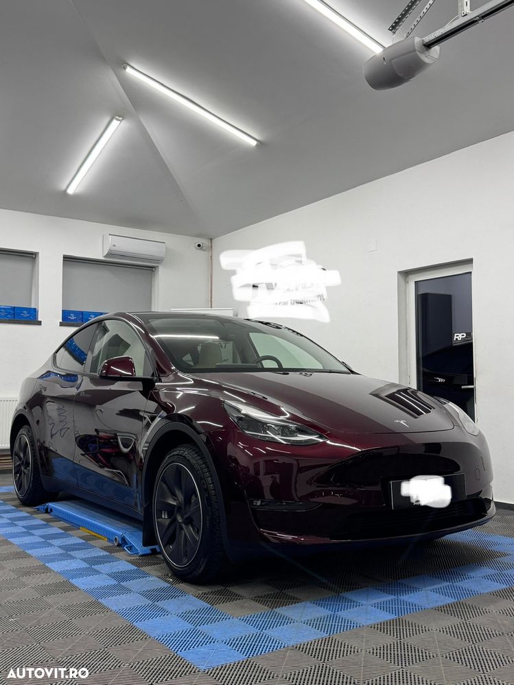 Tesla Model Y - 2
