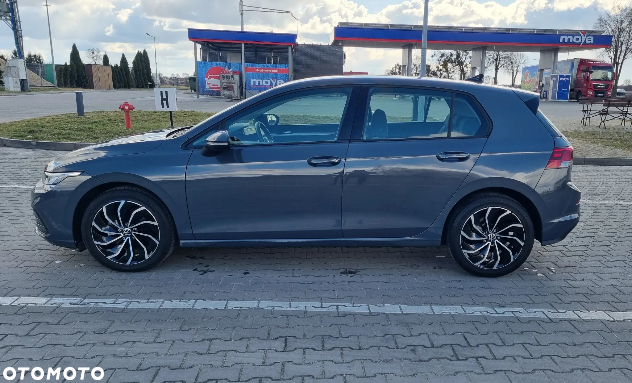 Volkswagen Golf VIII 1.0 eTSI Life DSG - 8