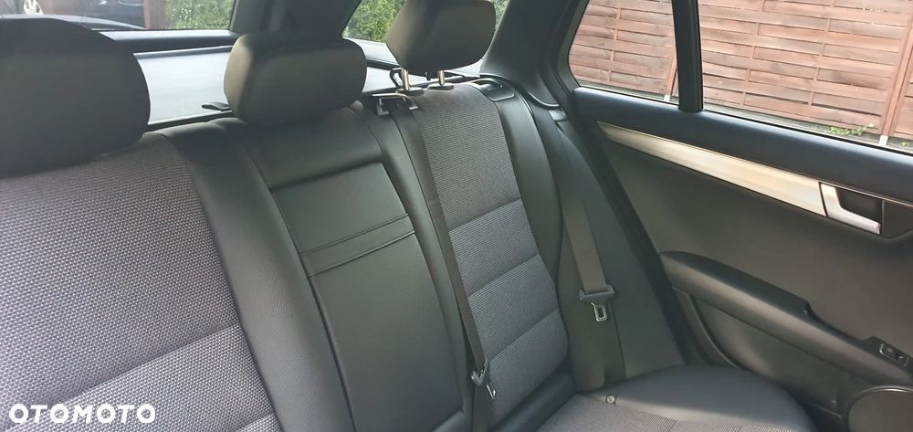 Mercedes-Benz Klasa C 180 Kompressor Automatik BlueEFFICIENCY Avantgarde - 36