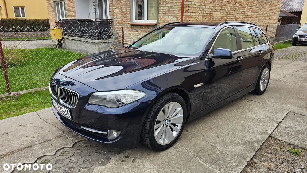 BMW Seria 5 525d xDrive - 27