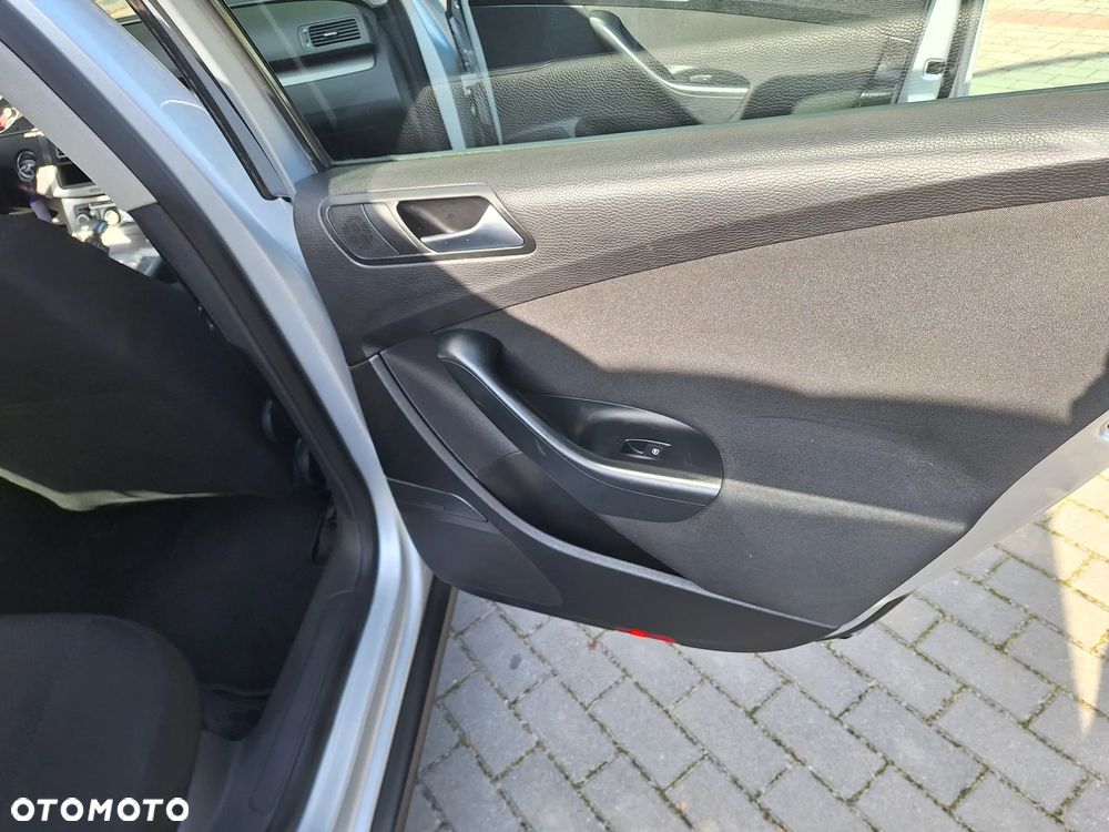 Volkswagen Passat 2.0 TDI Trendline DSG - 13