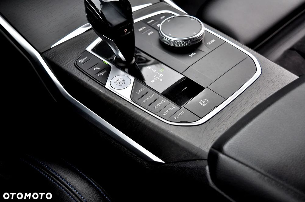 BMW Seria 3 318d M Sport Shadow - 33