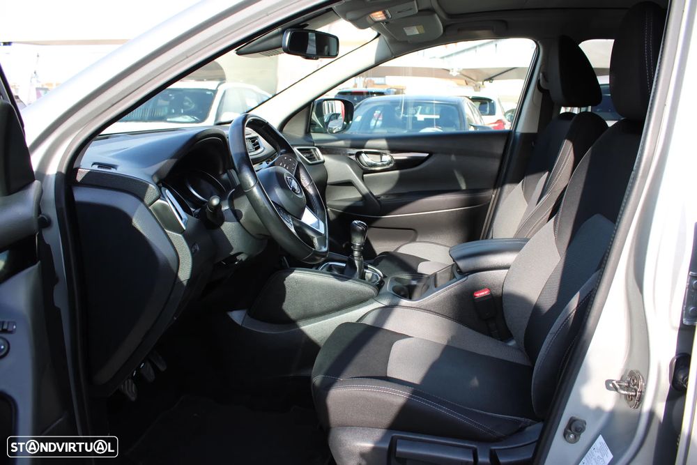 Nissan Qashqai 1.5 dCi N-Connecta J18 - 11