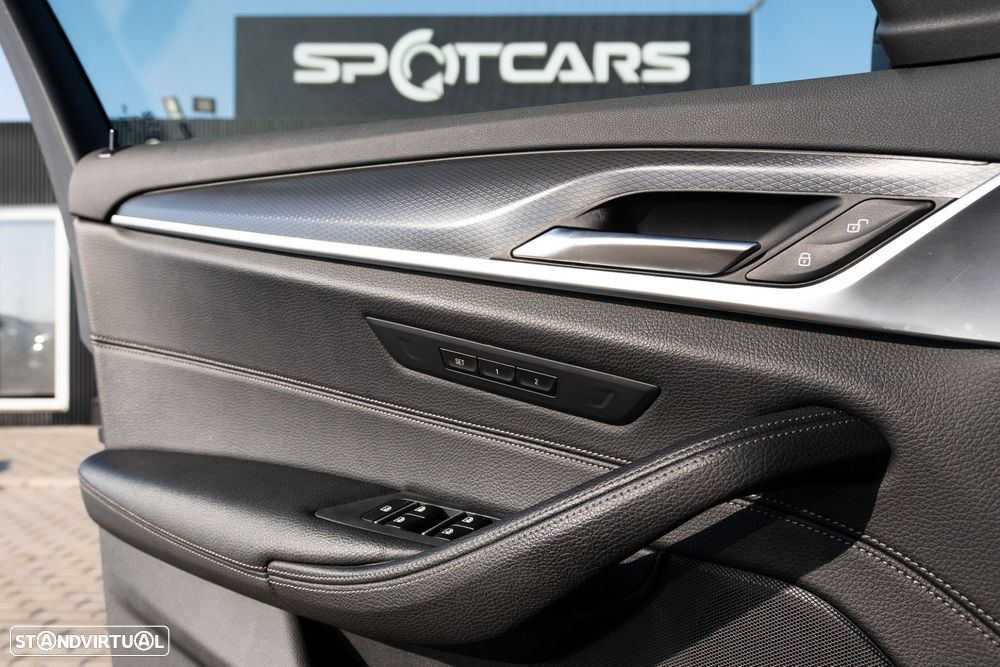 BMW 530 e Pack Desportivo M - 12