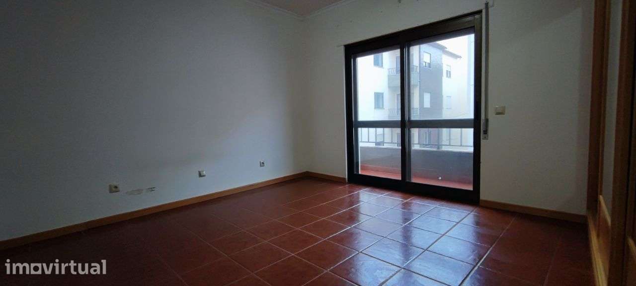 T2 c/ Lugar de Garagem - Centro da Cidade - Junto à Praça Nova - Grande imagem: 2/28